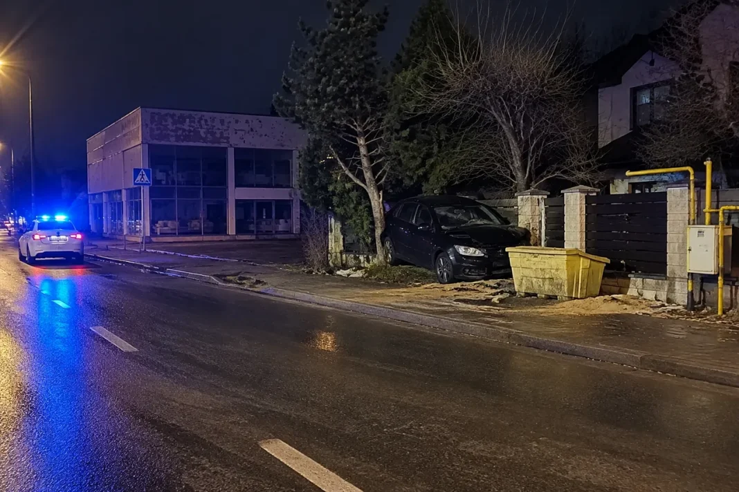 Urmărire în Constanța: șoferul prins cu 128 km/h a fugit după impactul cu un gard